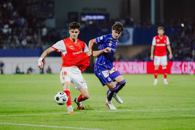 SOCCER - UEFA ECL, A.Wien vs Braga VIENNA,AUSTRIA,27.AUG.26 - SOCCER - UEFA Conference League, play-off, FK Austria Wien vs Sporting Braga. Image shows Pau Victor (Braga) and Sanel Saljic (A.Wien).  GEPAxpictures xAlexanderxSolc