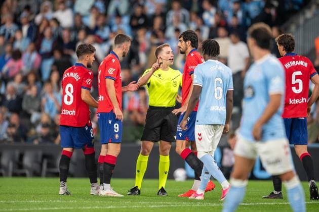 ESP: LaLiga EA Sports RC Celta Vigo v Club Atletico Osasuna referee during LaLiga EA Sports match between RC Celta Vigo v CA Osasuna played at Abanca Balaidos Stadium, Vigo, Pontevedra, on August 27 2026 in Spain Spain Soccer Copyright: xAgenciaxLOFx