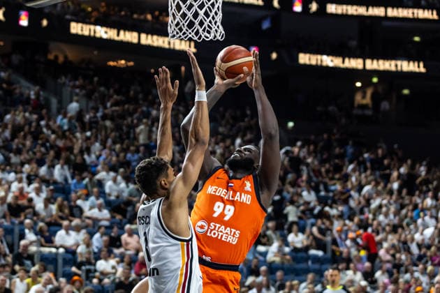 27.08.2026, GER, FIBA ‹Basketball World Cup 2027, European Qualifiers Köln, Deutschland-Türkei Nathan Kuta (Niederlande, 99), Oscar Da Silva (Deutschland, 1) Köln LANXESS arena Nordrhein-Westfalen Deutschland