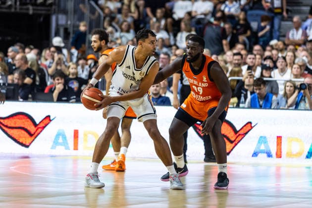 27.08.2026, GER, FIBA ‹Basketball World Cup 2027, European Qualifiers Köln, Deutschland-Türkei Oscar Da Silva (Deutschland, 1), Nathan Kuta (Niederlande, 99) Köln LANXESS arena Nordrhein-Westfalen Deutschland