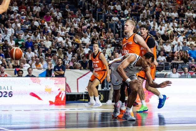 27.08.2026, GER, FIBA ‹Basketball World Cup 2027, European Qualifiers Köln, Deutschland-Türkei Oscar Da Silva (Deutschland, 1) im Zweikampf gegen Keye van der Vuurst (Niederlande, 1) Köln LANXESS arena Nordrhein-Westfalen Deutschland