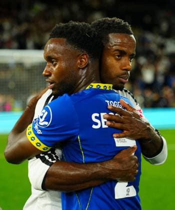 Steven Sessegnon of AFC Wimbledon and Ryan Sessegnon of Fulham hug at full time Fulham v AFC Wimbledon, EFL Carabao Cup, Second Round, Football, Craven Cottage, London, UK - 27 Aug 2026London Craven Cottage United Kingdom EDITORIAL USE ONLY No use with unauthorised audio, video, data, fixture lists, club league logos or live services. Online in-match use limited to 120 images, no video emulation. No use in betting, games or single club league player publications. Copyright: xJavierxGarcia Shutterstockx 17118946bd
