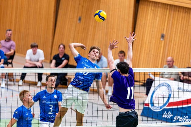27.08.2026, GER, Volleyball, Maenner, Saison 26 27, 2.Bl Sued 1.Bl, Testspiel, Blue Volleys Gotha - Cerebricks Volley Goats Mitteldeutschland Lauritz Jastrow (Blue Volleys Gotha,10), Nick Breitenbach (cerebricks Volley Goats Mitteldeutschland) 99867 Gotha Sporthalle Sportanlage Ernesti Thüringen Deutschland