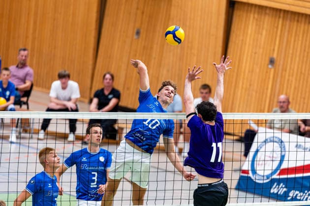 27.08.2026, GER, Volleyball, Maenner, Saison 26 27, 2.Bl Sued 1.Bl, Testspiel, Blue Volleys Gotha - Cerebricks Volley Goats Mitteldeutschland Lauritz Jastrow (Blue Volleys Gotha,10), Nick Breitenbach (cerebricks Volley Goats Mitteldeutschland) 99867 Gotha Sporthalle Sportanlage Ernesti Thüringen Deutschland