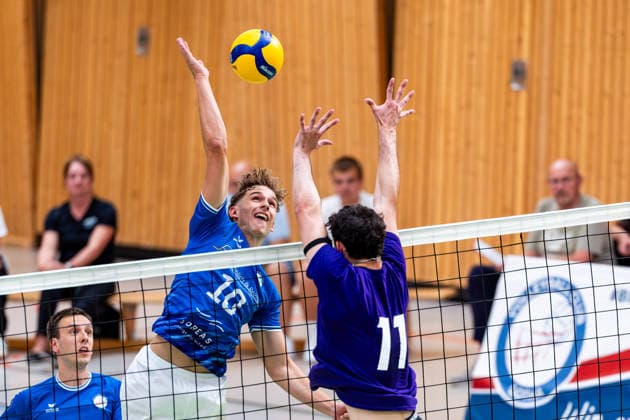 27.08.2026, GER, Volleyball, Maenner, Saison 26 27, 2.Bl Sued 1.Bl, Testspiel, Blue Volleys Gotha - Cerebricks Volley Goats Mitteldeutschland Lauritz Jastrow (Blue Volleys Gotha,10), Nick Breitenbach (cerebricks Volley Goats Mitteldeutschland) 99867 Gotha Sporthalle Sportanlage Ernesti Thüringen Deutschland