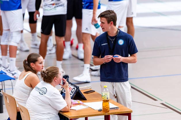 27.08.2026, GER, Volleyball, Maenner, Saison 26 27, 2.Bl Sued 1.Bl, Testspiel, Blue Volleys Gotha - Cerebricks Volley Goats Mitteldeutschland Nikita Muehlbach (Blue Volleys Gotha, Co-Trainer, Scout) 99867 Gotha Sporthalle Sportanlage Ernesti Thüringen Deutschland