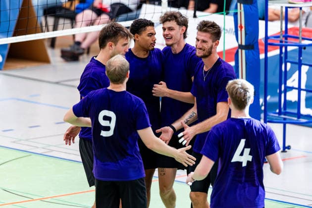 27.08.2026, GER, Volleyball, Maenner, Saison 26 27, 2.Bl Sued 1.Bl, Testspiel, Blue Volleys Gotha - Cerebricks Volley Goats Mitteldeutschland Jubel bei der Mannschaft Cerebricks Volley Goats Mitteldeutschland 99867 Gotha Sporthalle Sportanlage Ernesti Thüringen Deutschland