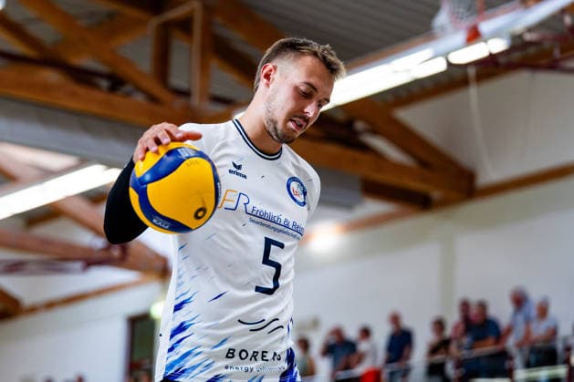 27.08.2026, GER, Volleyball, Maenner, Saison 26 27, 2.Bl Sued 1.Bl, Testspiel, Blue Volleys Gotha - Cerebricks Volley Goats Mitteldeutschland Len Spankowski (Blue Volleys Gotha,5) 99867 Gotha Sporthalle Sportanlage Ernesti Thüringen Deutschland