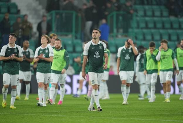 Hibernian captain Warren O Hora walks round the pitch with team mates at full-time. Final score Hibernian 2 KAA Gent 3 (Agg. 2-3). Hibernian v Gent, UEFA Conference League, Play-Off Round, Second Leg, Football, Easter Road, Edinburgh, Scotland, UK - 27 Aug 2026Edinburgh Easter Road United Kingdom  Copyright: xStuartxWallace Shutterstockx 17118942cv