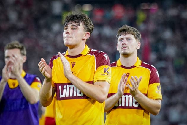 Deutschland: UEFA Conference-League-Qualifikation SC Freiburg vs FC Motherwell - Playoffs 2026 2027, Europa-Park Stadion (Freiburg): Tom Sparrow (Motherwell FC, 7) Dylan Williams (Motherwell FC, 20) Copyright: xJOERANxSTEINSIEKx