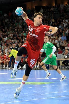 27.08.2026, GER Deutschland, Handball, 1.Bundesliga, 27.08.2026, Saison 2026 2027, Berlin, Fuechse Berlin vs Melsungen Mijajlo Marsenic ( Fuechse Berlin 93 ), Matthes Langhoff ( Fuechse Berlin 25 ), Aaron Mensing ( MT Melsungen 33 ) Berlin Max-Schmeling-Halle Berlin Deutschland Copyright: xNordphotox xEnglerx