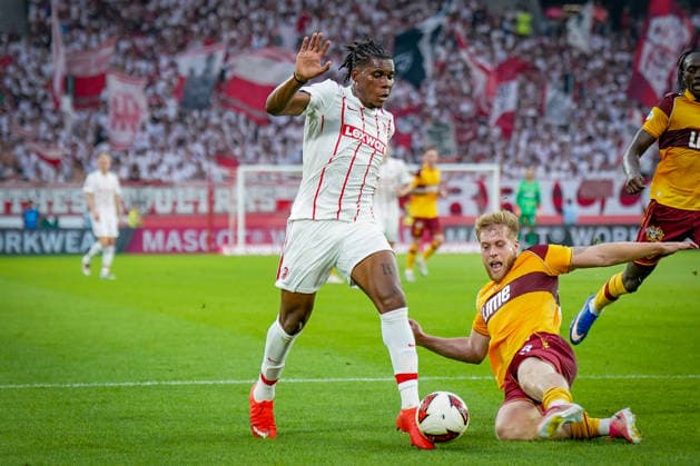 Deutschland: UEFA Conference-League-Qualifikation SC Freiburg vs FC Motherwell - Playoffs 2026 2027, Europa-Park Stadion (Freiburg): Cyriaque Irie (SC Freiburg, 22) und Ewan Wilson (Motherwell FC, 23) Copyright: xJOERANxSTEINSIEKx