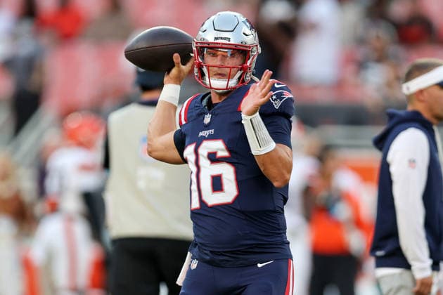 CLEVELAND, OH - AUGUST 27: New England Patriots quarterback Tommy DeVito (16) on the field prior to the National Football League preseason game between the New England Patriots and Cleveland Browns on August 27, 2026, at Huntington Bank Field in Cleveland, OH. (Photo by Frank Jansky Icon Sportswire) NFL, American Football Herren, USA AUG 27 Patriots at Browns EDITORIAL USE ONLY Icon260827003