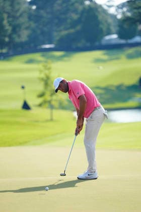 August 27, 2026, Atlanta, Georgia, USA: Scottie Scheffler (USA) putts on the 18th green during the first round at East Lake Golf Club. PGA, Golf Herren Tour TOUR Championship  - ZUMAd212 20260827_zsp_d212_027 Copyright: xRichardxDolex