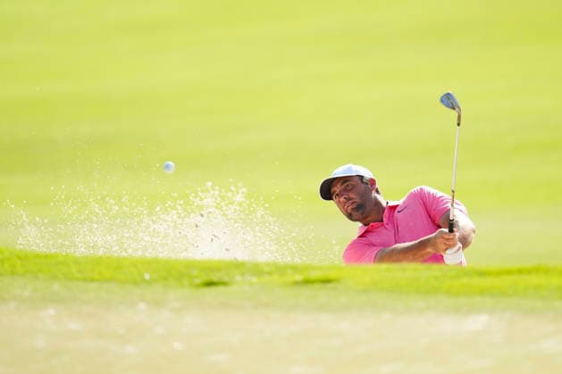 August 27, 2026, Atlanta, Georgia, USA: Scottie Scheffler (USA) hits a bunker shot at the 18th green during the first round at East Lake Golf Club. PGA, Golf Herren Tour TOUR Championship  - ZUMAd212 20260827_zsp_d212_046 Copyright: xRichardxDolex
