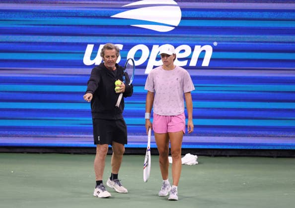 August 27, 2026, New York City, New York, USA: IGA SWIATEK of Poland and FRANCISCO ROIG of Spain during practise session before US Open. New York, USA. New York City USA - ZUMAc278 20260827_zsp_c278_002 Copyright: xMarcinxCholewinskix