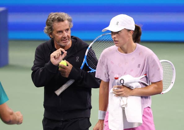 August 27, 2026, New York City, New York, USA: IGA SWIATEK of Poland and FRANCISCO ROIG of Spain during practise session before US Open. New York, USA. New York City USA - ZUMAc278 20260827_zsp_c278_007 Copyright: xMarcinxCholewinskix