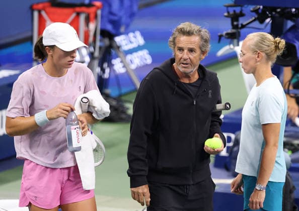 August 27, 2026, New York City, New York, USA: FRANCISCO ROIG of Spain, IGA SWIATEK and DARIA ABRAMOWICZ of Poland during practise session before US Open. New York, USA. New York City USA - ZUMAc278 20260827_zsp_c278_011 Copyright: xMarcinxCholewinskix