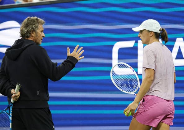 August 27, 2026, New York City, New York, USA: IGA SWIATEK of Poland and FRANCISCO ROIG of Spain during practise session before US Open. New York, USA. Tennis: US Open - Iga Swiatek And Francisco Roig  - ZUMAc278 20260827_zsp_c278_026 Copyright: xMarcinxCholewinskix