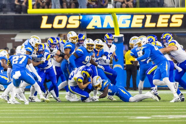 August 27, 2026, Inglewood, California, USA: Los Angeles Rams Running Back Dean Connors (33) ius brought down by Los Angeles Chargers Cornerback Rodney Shelley (24) during an NFL, American Football Herren, USA football preseason game, in Inglewood, Calif. on Thursday August 27, 2026. Inglewood USA - ZUMAc68_ 20260827_zaf_c68_010 Copyright: xRingoxChiux