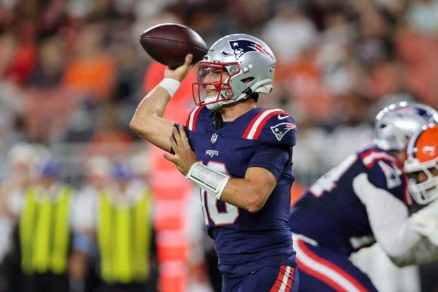 CLEVELAND, OH - AUGUST 27: New England Patriots quarterback Tommy DeVito (16) throws a pass during the first quarter of the National Football League preseason game between the New England Patriots and Cleveland Browns on August 27, 2026, at Huntington Bank Field in Cleveland, OH. (Photo by Frank Jansky Icon Sportswire) NFL, American Football Herren, USA AUG 27 Patriots at Browns EDITORIAL USE ONLY Icon260827016