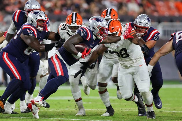 CLEVELAND, OH - AUGUST 27: New England Patriots running back Hassan Haskins (26) carries the football during the second quarter of the National Football League preseason game between the New England Patriots and Cleveland Browns on August 27, 2026, at Huntington Bank Field in Cleveland, OH. (Photo by Frank Jansky Icon Sportswire) NFL, American Football Herren, USA AUG 27 Patriots at Browns EDITORIAL USE ONLY Icon260827022