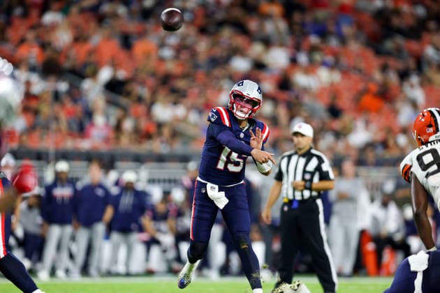 CLEVELAND, OH - AUGUST 27: New England Patriots quarterback Behren Morton (15) throws a pass during the second quarter of the National Football League preseason game between the New England Patriots and Cleveland Browns on August 27, 2026, at Huntington Bank Field in Cleveland, OH. (Photo by Frank Jansky Icon Sportswire) NFL, American Football Herren, USA AUG 27 Patriots at Browns EDITORIAL USE ONLY Icon260827026
