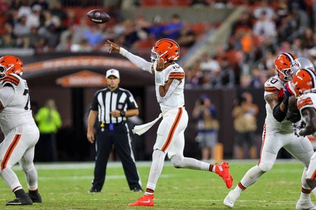 CLEVELAND, OH - AUGUST 27: Cleveland Browns quarterback Taylen Green (15) throws a pass during the third quarter of the National Football League preseason game between the New England Patriots and Cleveland Browns on August 27, 2026, at Huntington Bank Field in Cleveland, OH. (Photo by Frank Jansky Icon Sportswire) NFL, American Football Herren, USA AUG 27 Patriots at Browns EDITORIAL USE ONLY Icon260827027