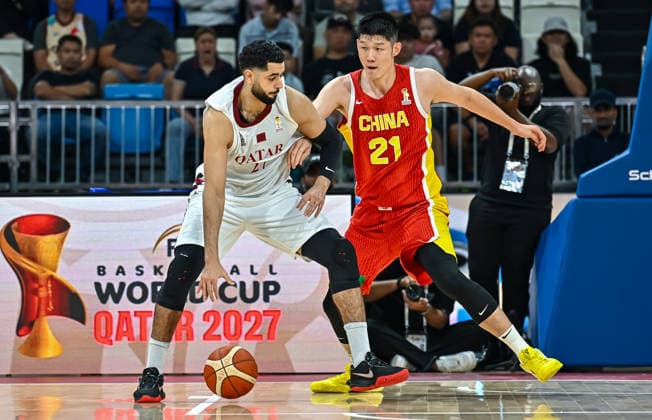 Qatar v China - FIBA Basketball World Cup 2027 Asian Qualifiers Hu Jinqiu (R) of China and Abdelhaleem Abdelrahman (L) of Qatar in action during the second-round match between China and Qatar in the FIBA Basketball World Cup Asian Qualifiers at Al Janoub Stadium in Al Wakrah, Qatar, August 27, 2026. DOHA Qatar Copyright: xNOUSHADx