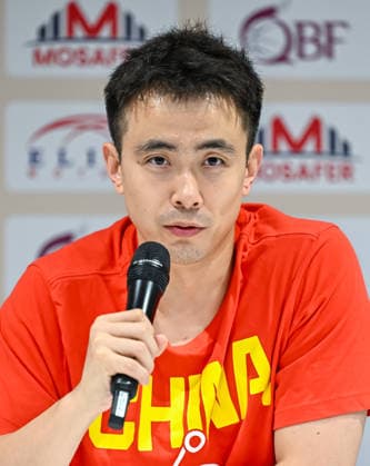 Qatar v China - FIBA Basketball World Cup 2027 Asian Qualifiers Zhao Jiwei of Chinaspeaks during a post-match press conference, PK, Pressekonferenz after the second-round match between China and Qatar in the FIBA Basketball World Cup Asian Qualifiers at Al Janoub Stadium in Al Wakrah, Qatar, August 27, 2026. DOHA Qatar Copyright: xNOUSHADx