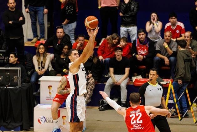 Chile v USA - FIBA World Cup 2027 Americas Qualifier Santiago, Chile - 27 August: Cole Swider of United States shots the ball during the FIBA World Cup 2027 Americas Qualifiers Group E game between Chile and USA at Centro de Deportes Colectivos on August 27, 2026 in Santiago, Chile Santiago Centro de Deportes Colectivos Region Metropolitana de Santiago Chile Copyright: xLatinxSportxImagesx