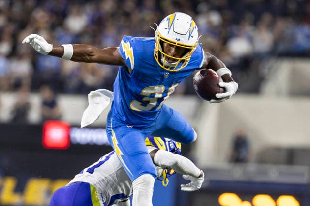 August 27, 2026, Inglewood, California, USA: Los Angeles Chargers Running Back Gregory Desrosiers (31) leaps over Los Angeles Rams Cornerback Cam Lampkin (21) during an NFL, American Football Herren, USA football preseason game, in Inglewood, Calif. on Thursday August 27, 2026. NHL, Eishockey Herren, USA 2026: LA Rams 20:18 LA Chargers - ZUMAc68_ 20260827_zaf_c68_013 Copyright: xRingoxChiux