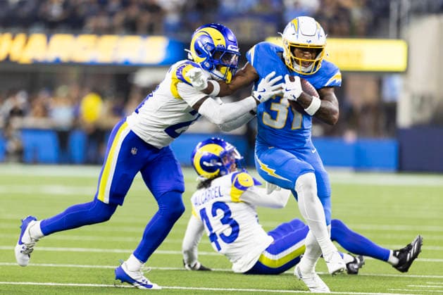 August 27, 2026, Inglewood, California, USA: Los Angeles Chargers Running Back Gregory Desrosiers (31) escapes a tackle-attempt by Los Angeles Rams Cornerback Cam Lampkin (21) during an NFL, American Football Herren, USA football preseason game, in Inglewood, Calif. on Thursday August 27, 2026. NHL, Eishockey Herren, USA 2026: LA Rams 20:18 LA Chargers  - ZUMAc68_ 20260827_zaf_c68_015 Copyright: xRingoxChiux