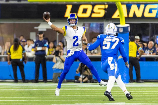 August 27, 2026, Inglewood, California, USA: Los Angeles Rams Outside Linebacker Matthew Caldwell (2) passes the ball against Los Angeles Chargers Linebacker Lander Barton (57) during an NFL, American Football Herren, USA football preseason game, in Inglewood, Calif. on Thursday August 27, 2026. NHL, Eishockey Herren, USA 2026: LA Rams 20:18 LA Chargers  - ZUMAc68_ 20260827_zaf_c68_021 Copyright: xRingoxChiux