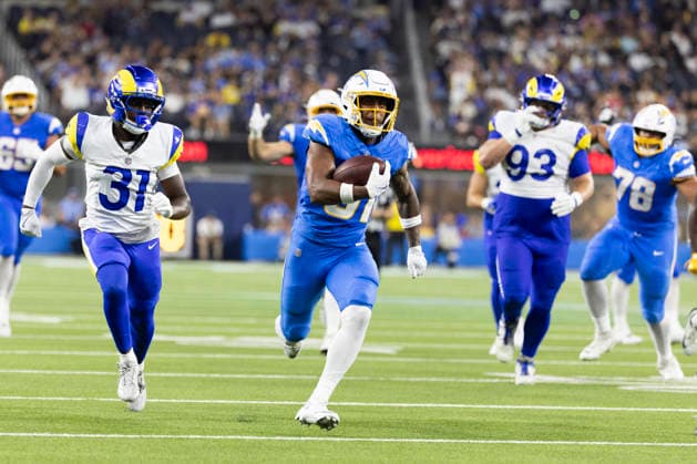 August 27, 2026, Inglewood, California, USA: Los Angeles Chargers Running Back Gregory Desrosiers (31) runs past Los Angeles Rams and scores during an NFL, American Football Herren, USA football preseason game, in Inglewood, Calif. on Thursday August 27, 2026. Inglewood USA - ZUMAc68_ 20260827_zaf_c68_025 Copyright: xRingoxChiux