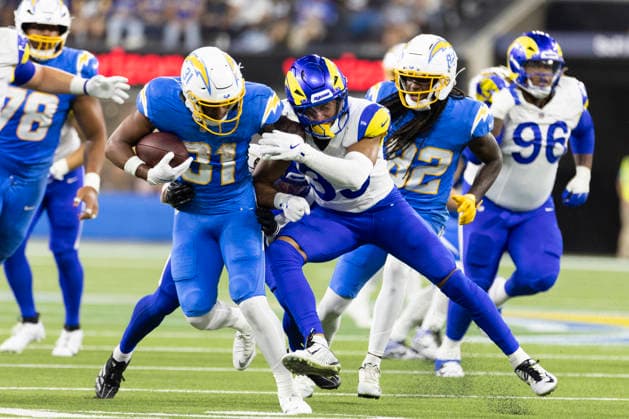 August 27, 2026, Inglewood, California, USA: Los Angeles Chargers Running Back Gregory Desrosiers (31) escapes a tackle-attempt by Los Angeles Rams Safety Alex Cook (39) during an NFL, American Football Herren, USA football preseason game, in Inglewood, Calif. on Thursday August 27, 2026. Inglewood USA - ZUMAc68_ 20260827_zaf_c68_027 Copyright: xRingoxChiux