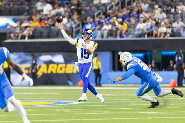 August 27, 2026, Inglewood, California, USA: Los Angeles Rams Quarterback Ty Simpson (15) passes the ball against Los Angeles Chargers Linebacker Lander Barton (57) during an NFL, American Football Herren, USA football preseason game, in Inglewood, Calif. on Thursday August 27, 2026. Inglewood USA - ZUMAc68_ 20260827_zaf_c68_029 Copyright: xRingoxChiux