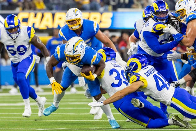 August 27, 2026, Inglewood, California, USA: Los Angeles Chargers Running Back Amar Johnson (35) runs the ball fighting off pressure from Los Angeles Rams Safeties Alex Cook (39) and Nick Andersen (45) during an NFL, American Football Herren, USA football preseason game, in Inglewood, Calif. on Thursday August 27, 2026. NHL, Eishockey Herren, USA 2026: LA Rams 20:18 LA Chargers  - ZUMAc68_ 20260827_zaf_c68_035 Copyright: xRingoxChiux