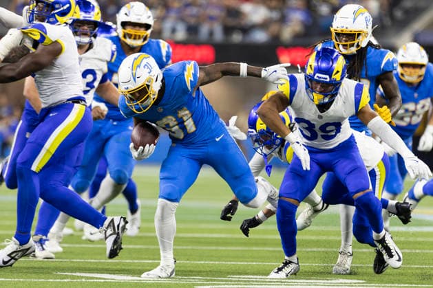 August 27, 2026, Inglewood, California, USA: Los Angeles Chargers Running Back Gregory Desrosiers (31) escapes a tackle-attempt by Los Angeles Rams Safety Alex Cook (39) during an NFL, American Football Herren, USA football preseason game, in Inglewood, Calif. on Thursday August 27, 2026. Inglewood USA - ZUMAc68_ 20260827_zaf_c68_033 Copyright: xRingoxChiux