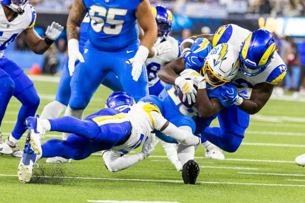 August 27, 2026, Inglewood, California, USA: Los Angeles Chargers Running Back Kimani Vidal (28) is brought down by Los Angeles Rams Cornerback Cam Lampkin (21) and Offensive Lineman Beaux Limmer (50) during an NFL, American Football Herren, USA football preseason game, in Inglewood, Calif. on Thursday August 27, 2026. NHL, Eishockey Herren, USA 2026: LA Rams 20:18 LA Chargers - ZUMAc68_ 20260827_zaf_c68_041 Copyright: xRingoxChiux