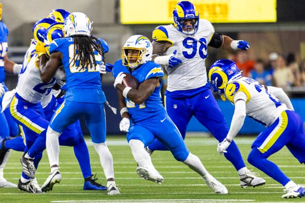 August 27, 2026, Inglewood, California, USA: Los Angeles Chargers Running Back Gregory Desrosiers (31) runs the ball fighting off pressure from Los Angeles Rams during an NFL, American Football Herren, USA football preseason game, in Inglewood, Calif. on Thursday August 27, 2026. NHL, Eishockey Herren, USA 2026: LA Rams 20:18 LA Chargers - ZUMAc68_ 20260827_zaf_c68_044 Copyright: xRingoxChiux