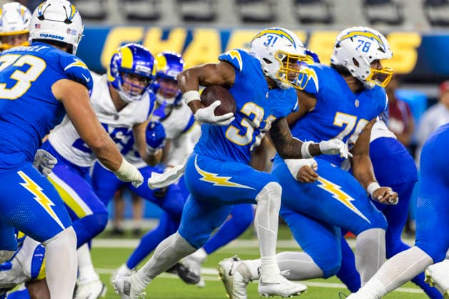 August 27, 2026, Inglewood, California, USA: Los Angeles Chargers Running Back Gregory Desrosiers (31) runs the ball fighting off pressure from Los Angeles Rams during an NFL, American Football Herren, USA football preseason game, in Inglewood, Calif. on Thursday August 27, 2026. NHL, Eishockey Herren, USA 2026: LA Rams 20:18 LA Chargers - ZUMAc68_ 20260827_zaf_c68_052 Copyright: xRingoxChiux