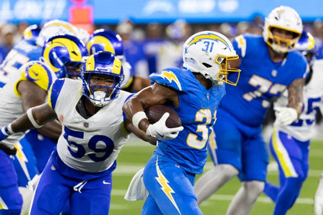 August 27, 2026, Inglewood, California, USA: Los Angeles Chargers Running Back Gregory Desrosiers (31) escapes a tackle-attempt by Los Angeles Rams Outside Linebacker Darryl Peterson III (59) during an NFL, American Football Herren, USA football preseason game, in Inglewood, Calif. on Thursday August 27, 2026. NHL, Eishockey Herren, USA 2026: LA Rams 20:18 LA Chargers - ZUMAc68_ 20260827_zaf_c68_053 Copyright: xRingoxChiux