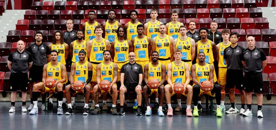Ludwigsburg , Basketball Fototermin MHP Riesen Ludwigsburg Saison 2026 2027 , Mannschaftsfoto 2026 2027 ,Hinten von links: Tim Kistermann Kenan Youdom Maxwell Dongmo Temoka Yohann Tchouaffe Lukas Modic Max Riedel mitte von links: Jordi Salto Lino Duarte David Joplin Patrick Cartier Keeshawn Kellman Daniel Mack Jonas Wohlfarth-Bottermann Tommy Rutherford Elijah Hughes Lars Danziger Khee Rhee Jandro Zubillaga vorne von links: Chris Köller Oshane Drews Justin Kier Ish Leggett Trainer Carles Duran Darius Perry Julis Baumer Yorman Polas Bartolo