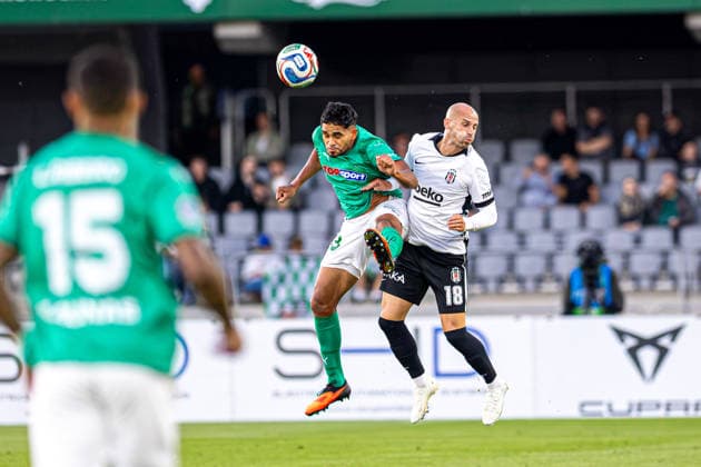 UEFA Europa League play-offs, 2nd leg – Kauno Žalgiris vs Besiktas at Dariaus ir Gireno Stadium, Kaunas, Lithuania. Aldayr Hernandez wins an aerial duel against Vaclav Cerny during the UEFA Europa League play-offs second leg match between Kauno Zalgiris and Besiktas at Dariaus ir Gireno Stadium in Kaunas, Lithuania. Kaunas Kaunas Lithuania