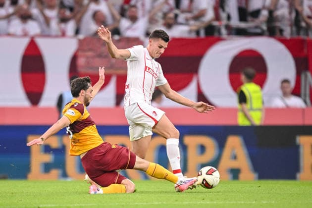 Lukas Fadinger (Motherwell FC) and Yannik Engelhardt (SC Freiburg) battle for the ball during the UEFA Conference League 2026 27 Play Off Round Second Leg match between Club Freiburg and Motherwell at Stadion am Wolfswinkel on August 27, 2026 in Freiburg, Germany. (Photo by Harry Langer DeFodi Images) -
