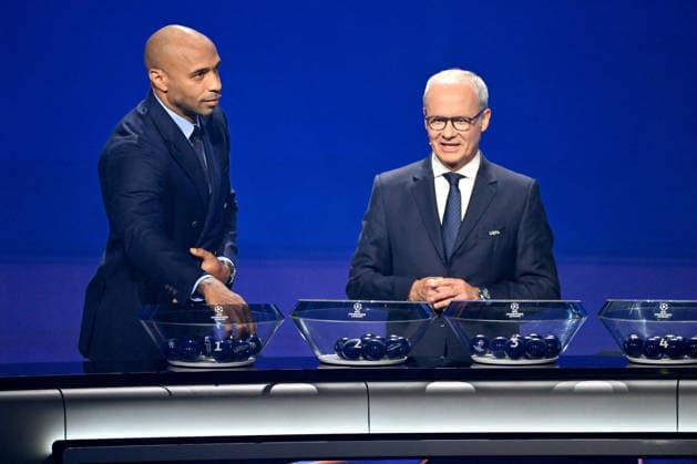 L ancien footballeur français Thierry Henry et Giorgio Marchetti lors du tirage au sort de la phase de ligue de l’édition 2026-2027 de la Ligue des champions au Grimaldi Forum de Monaco, le 27 août 2026. Bruno Bebert Bestimage The 2026 27 UEFA Champions League league phase draw at the Grimaldi Forum in Monaco on August 27, 2026. Monaco Monaco  Copyright: xBrunoxBebertx xBestimagexBrunoxBebertx xBestimagex
