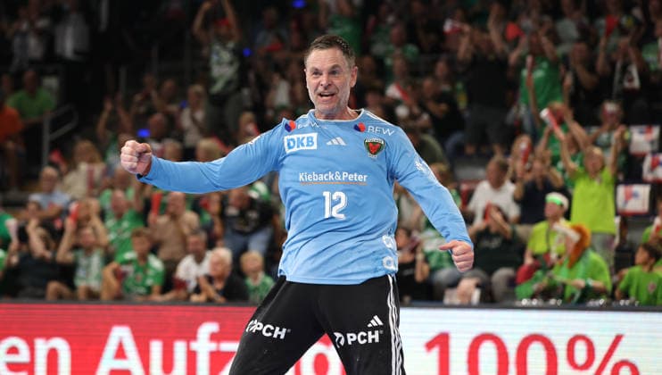 Torwart Andreas Palicka jubelt nach erstem Torerfolg Freude Emotion Jubel Handball HBL Bundesliga Herren 1. Spieltag Saison 2026 2027 27.08.2026 Füchse Berlin vs MT Melsungen