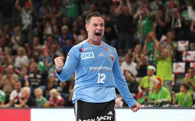 Torwart Andreas Palicka jubelt nach erstem Torerfolg Freude Emotion Jubel Handball HBL Bundesliga Herren 1. Spieltag Saison 2026 2027 27.08.2026 Füchse Berlin vs MT Melsungen