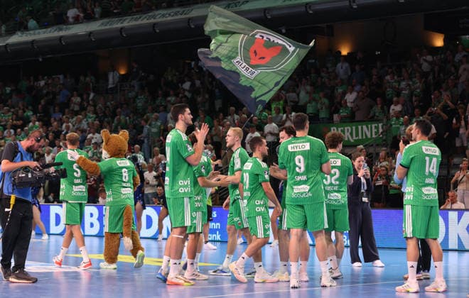 Füchse Mannschaft jubelt nach Spielende Freude Emotion Handball HBL Bundesliga Herren 1. Spieltag Saison 2026 2027 27.08.2026 Füchse Berlin vs MT Melsungen